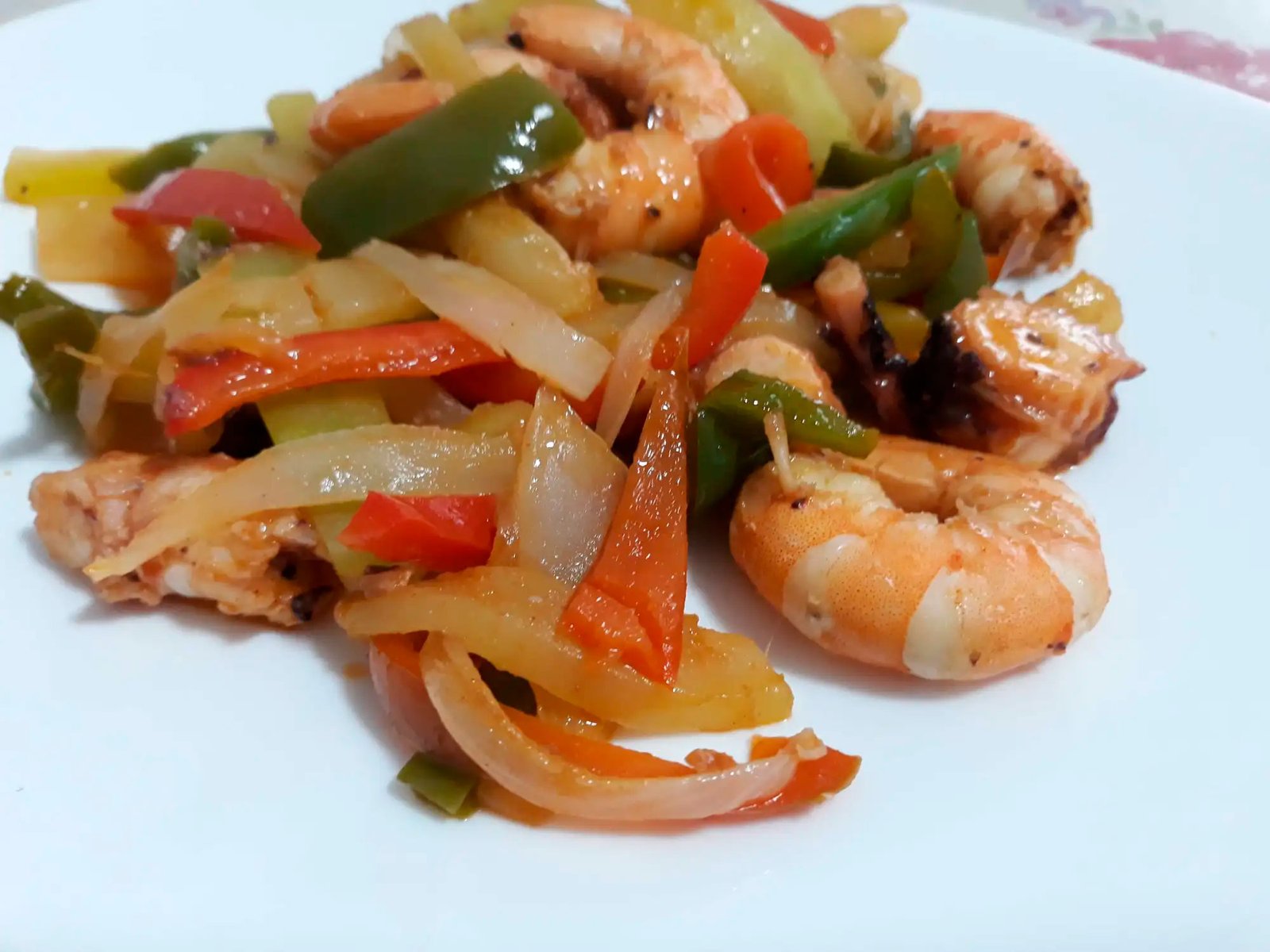 Verduras con pulpo y langostinos