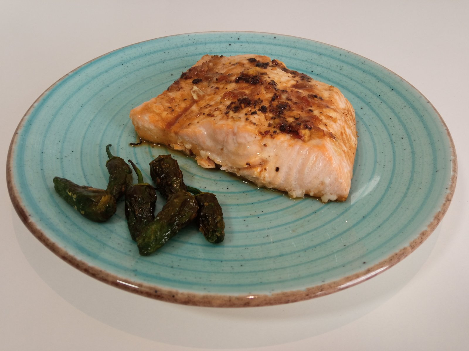 Salmón a la pimienta